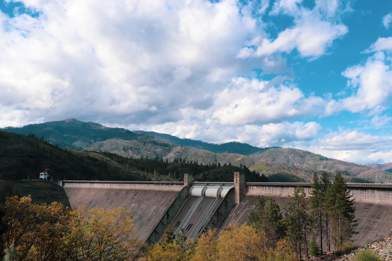 Hydroelectric dam and mountain reservoir